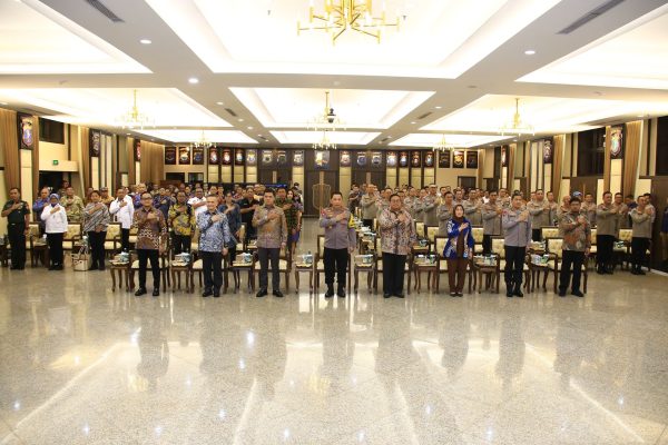 kapolri berkomitmen lakukan pembenahan minta maaf jika belum penuhi harapan masyarakat 82556