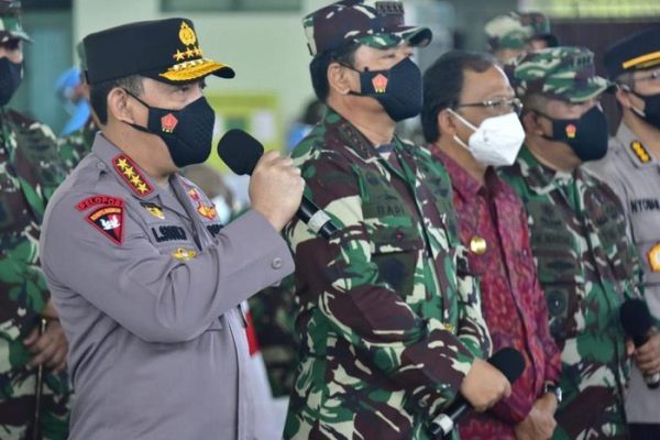 kapolri bersama panglima tni tinjau pelaksanaan vaksinasi tni polri di bali 30847