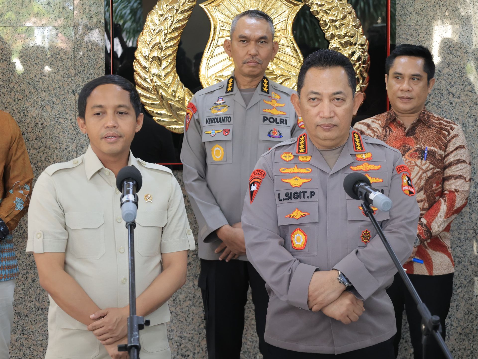 kapolri dan menhut siapkan mou untuk penegakkan hukum bisnis illegal terkait kehutanan dan karhutka 80543