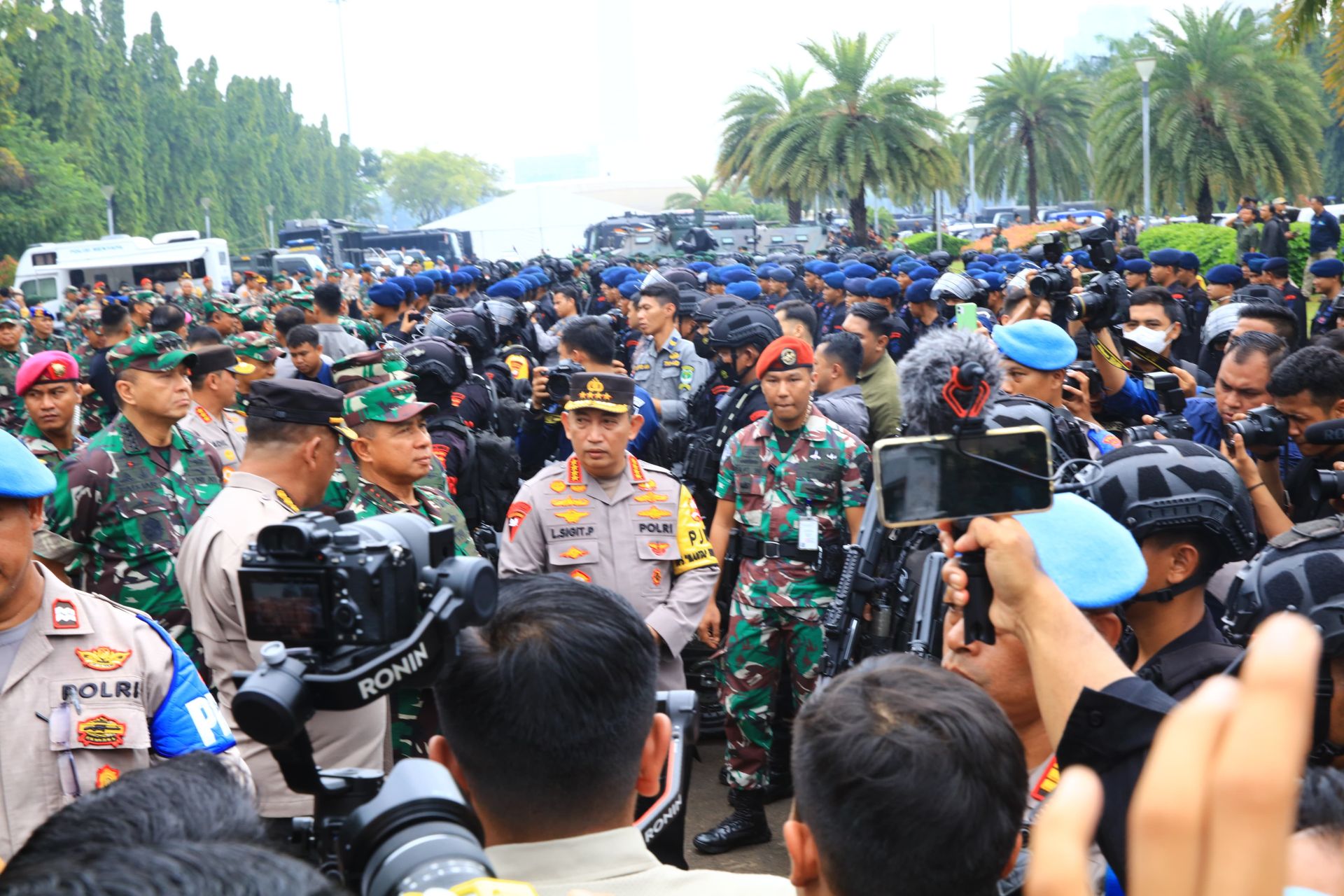 kapolri dan panglima tni cek pengamanan tps 70176