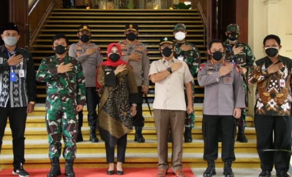 kapolri dan panglima tni kunjungi klaten pimpin rapat pengarahan penanganan dan pengendalian covid 19 bersama forkopimda 26883