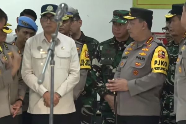 kapolri dan panglima tni kunjungi rsud karawang terkait kecelakaan beruntun 72377