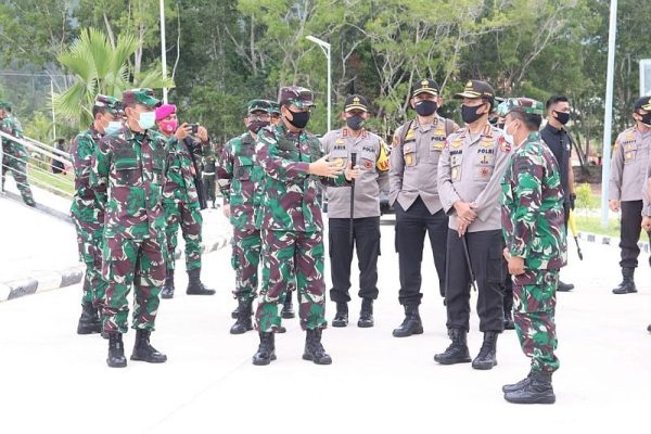 kapolri dan panglima tni lakukan kunjungan kerja ke rski covid 19 di pulau galang 11071