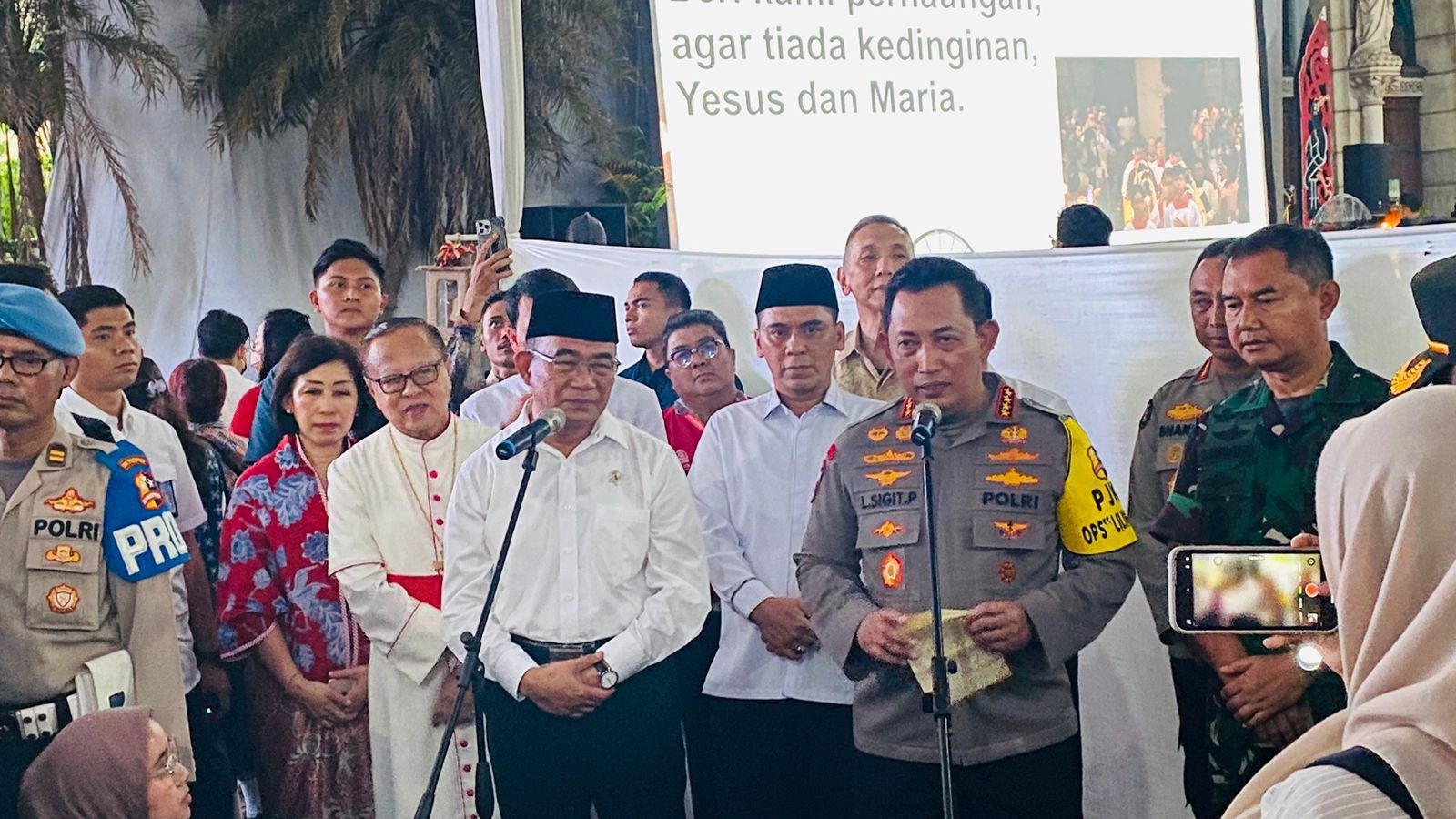 kapolri densus amankan 18 orang jelang nataru 68045