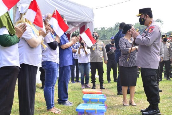 kapolri distribusikan 1 000 paket sembako untuk masyarakat di tangerang 26856