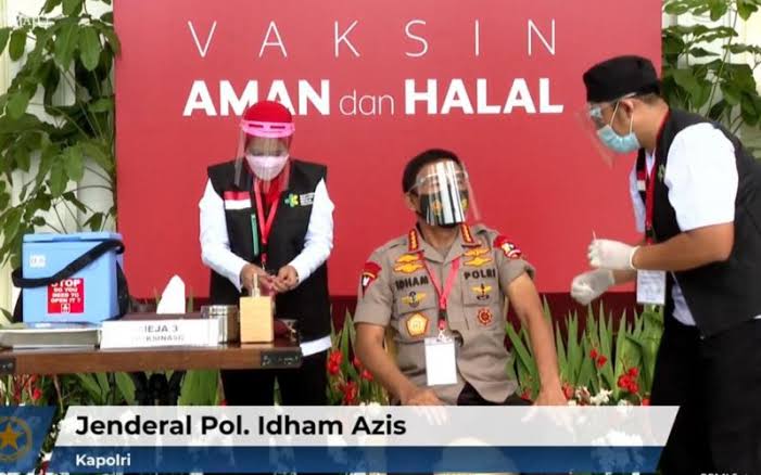 kapolri jadi orang pertama di kepolisian yang menerima suntikan vaksin covid 19 33195