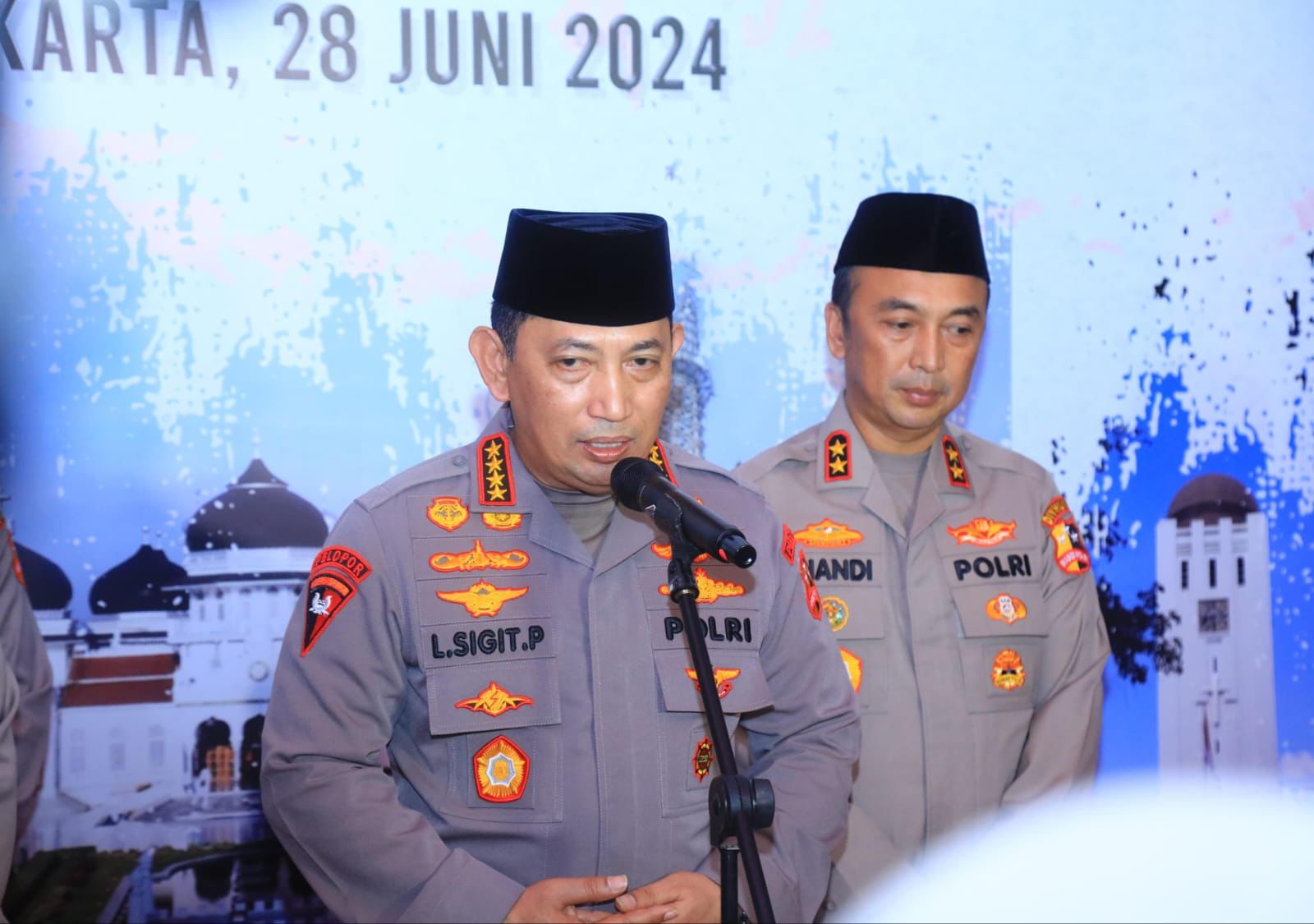 kapolri kirim tim supervisi ke polda sumbar 76009