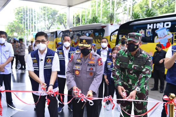 kapolri lepas bus vaksinasi keliling sasar warga yang tak terjangkau 26881