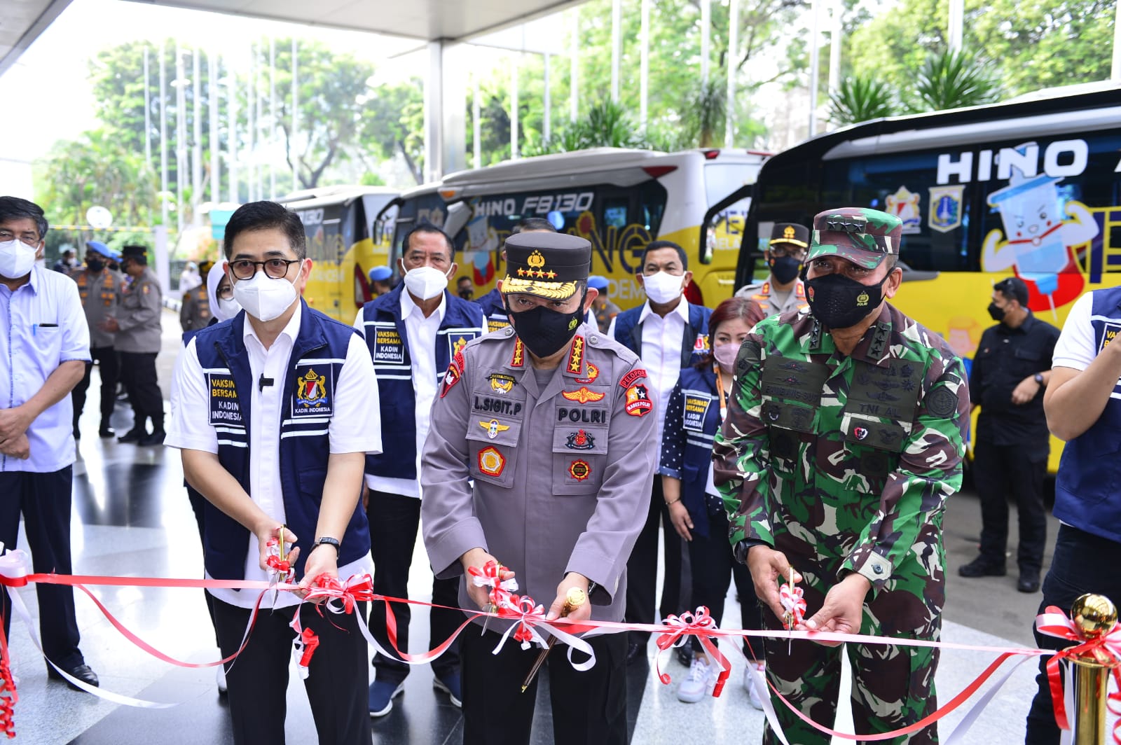 kapolri lepas bus vaksinasi keliling sasar warga yang tak terjangkau 26881