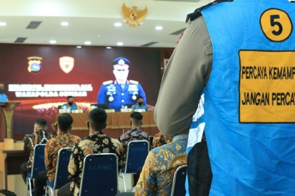 kapolri menekankan bahwa penerimaan personil polri bebas kkn dan menyuap 46073