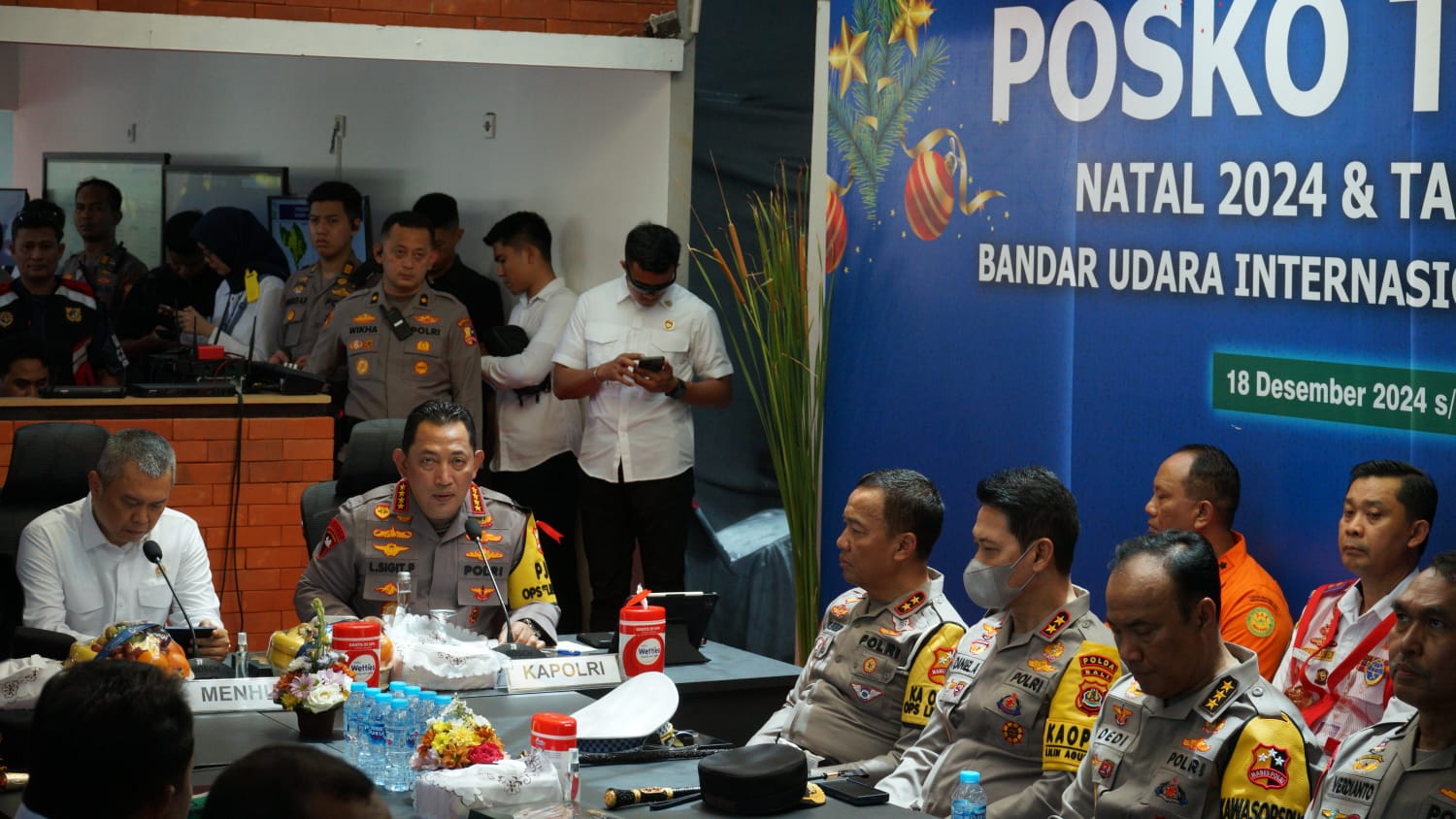 kapolri panglima tni tinjau posko terpadu operasi lilin 2024 di bandara i gusti ngurah rai 82137