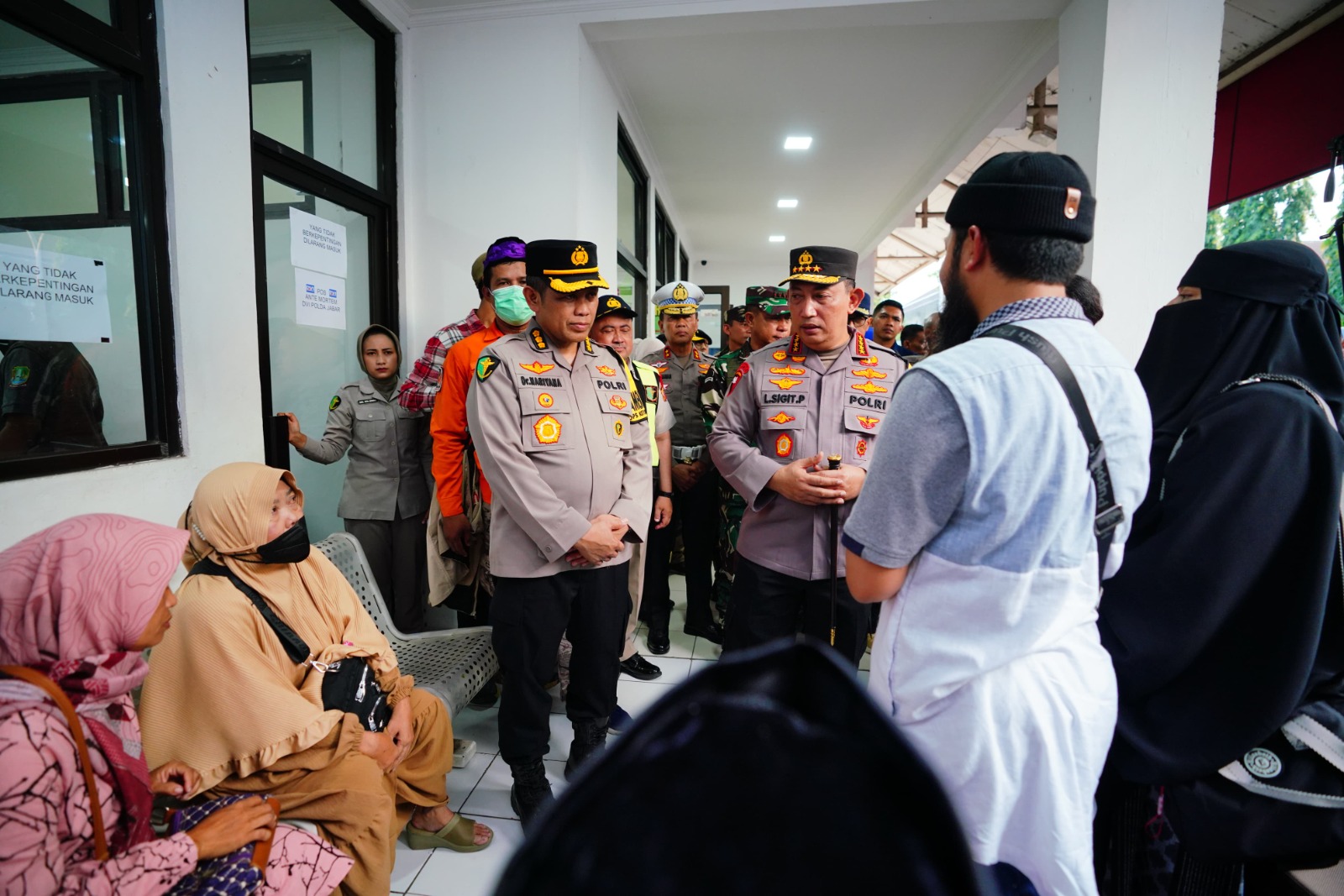kapolri pastikan beri pelayanan terbaik bagi keluarga korban kecelakaan tol cikampek 72380