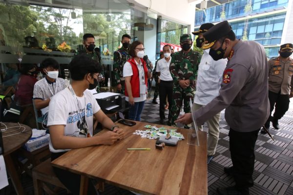 kapolri pastikan vaksinasi untuk buruh bakal dipercepat hingga akhir agustus 26891