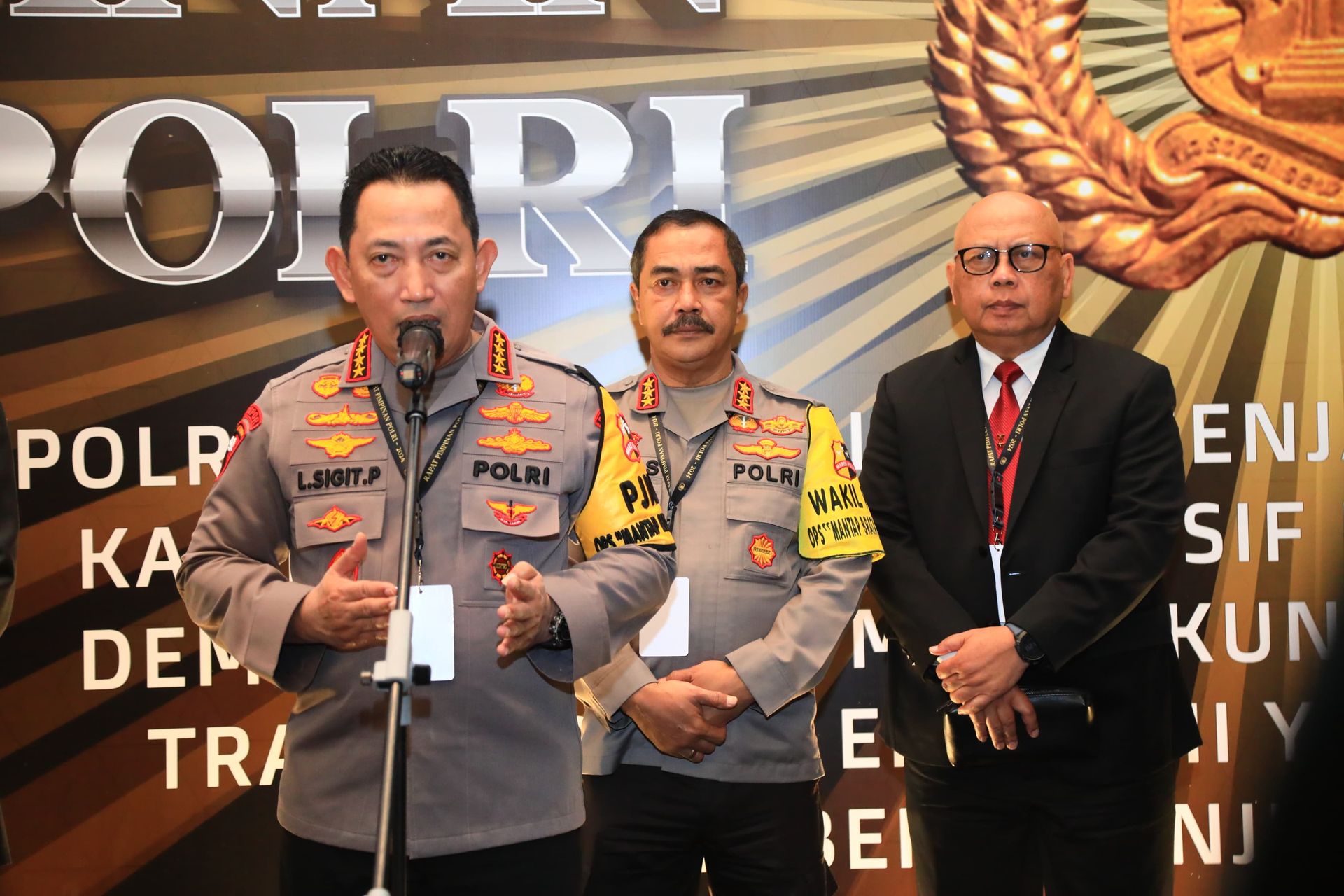 kapolri persatuan dan kesatuan modal wujudkan indonesia emas 2045 70796