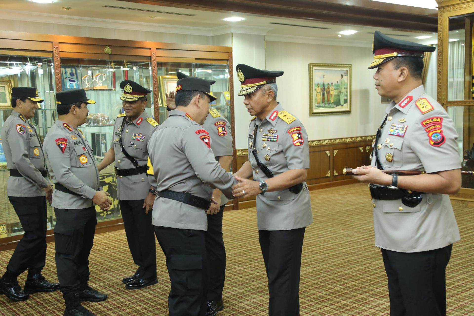 kapolri resmi lantik kapolda sulut dan koorsahli 68560