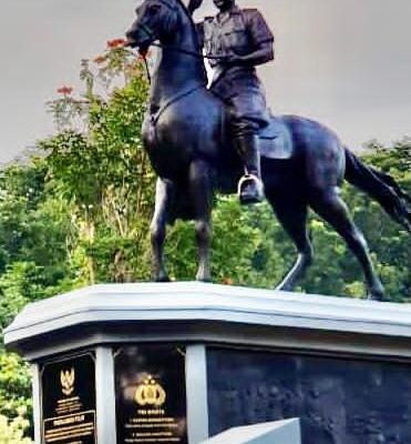 kapolri resmikan monumen perjuangan dan bhakti pahlawan nasional komjenpol dr m jasin di akademi kepolisian semarang 30890