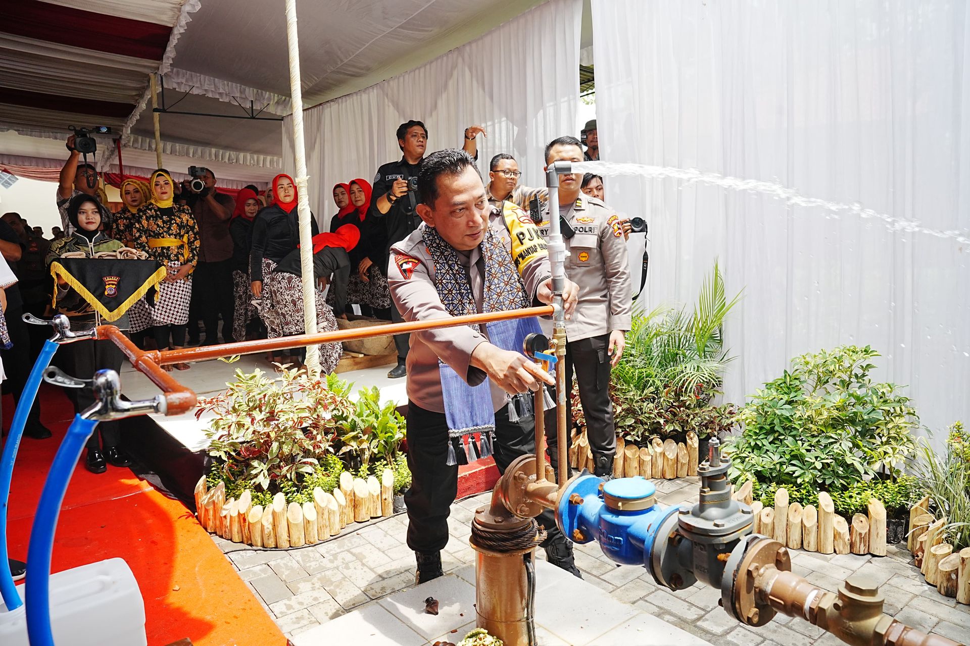 kapolri resmikan sumur bor di gunungkidul masyarakat kini tak lagi kesulitan 68587