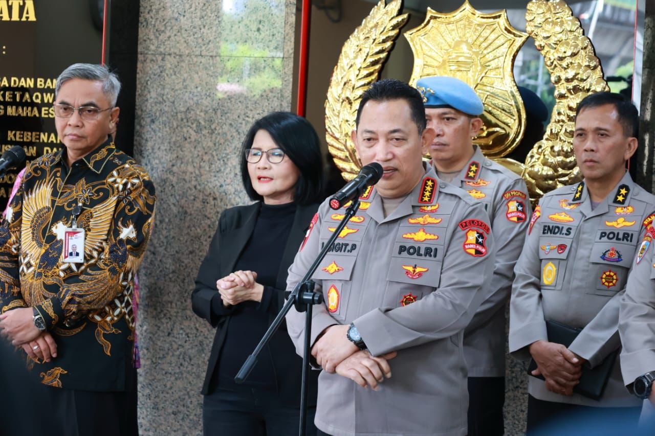 kapolri tekankan reward and punishment bagi anggota 82816