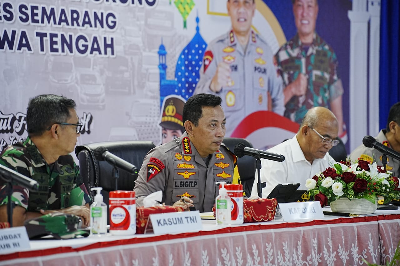 kapolri tinjau arus mudik di jateng 56971
