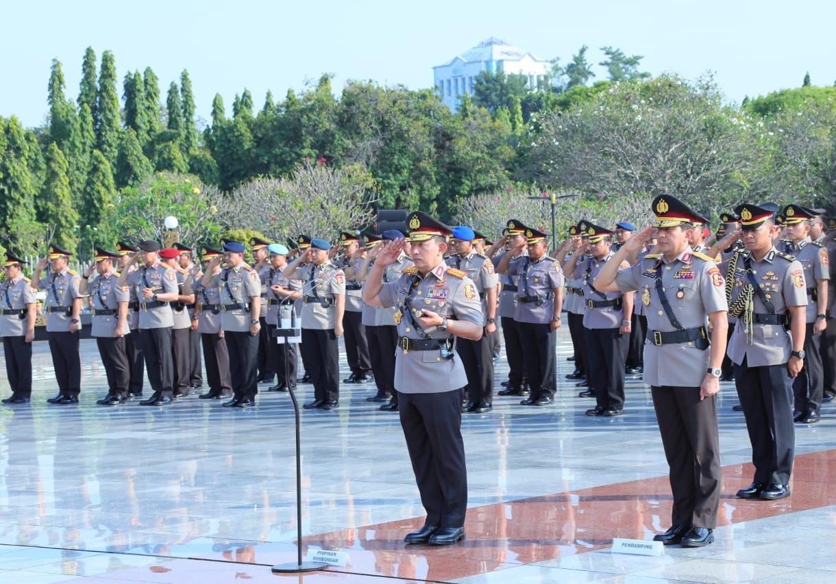 kapolri ziarah ke tmp kalibata dalam rangka hut bhayangkara 60296
