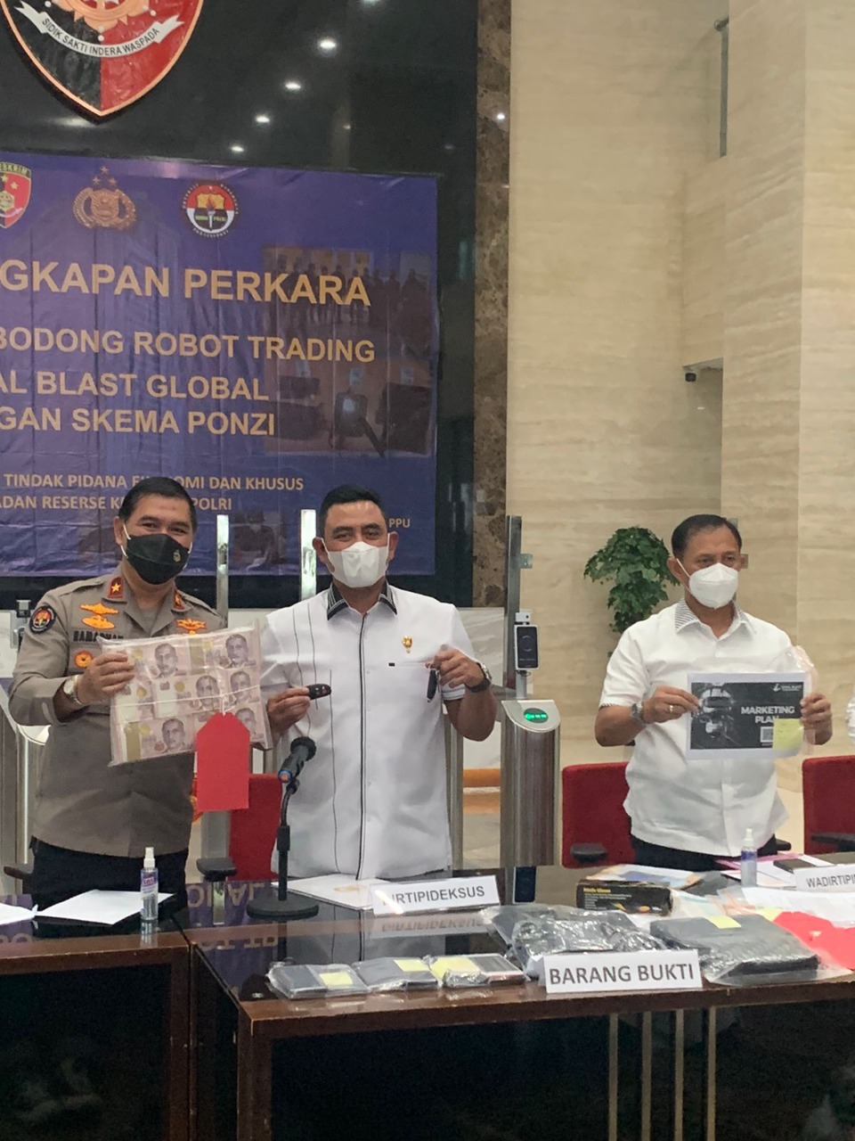 karo penmas ungkap kasus binomo 21011