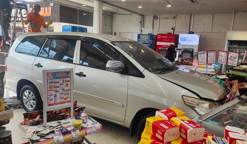 kasi humas polres metro depok tak ada korban meninggal saat kecelakaan mobil seruduk minimarket di depok 79941