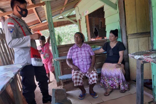 kasuari programme strengthen relationship between noken community development unit and street vendors of merauke 43316