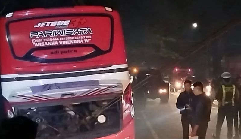 kecelakaan bus terjadi di batu malang jawa timur 82819