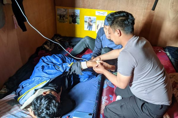 kegiatan keladi sagu tim medis satgas ops damai cartenz puncak berikan pelayanan kesehatan kepada anggota 45860