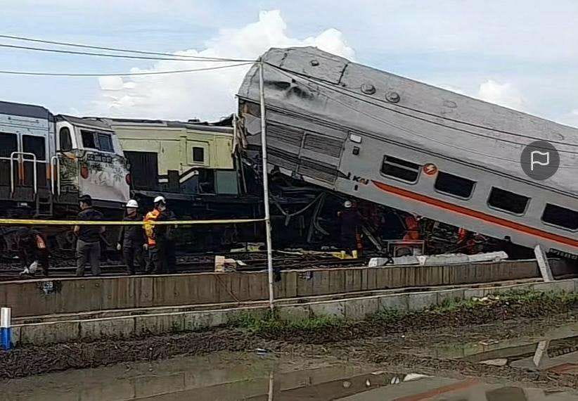 kemenhub kirim tim evakuasi ke lokasi tabrakan ka di bandung raya 68540