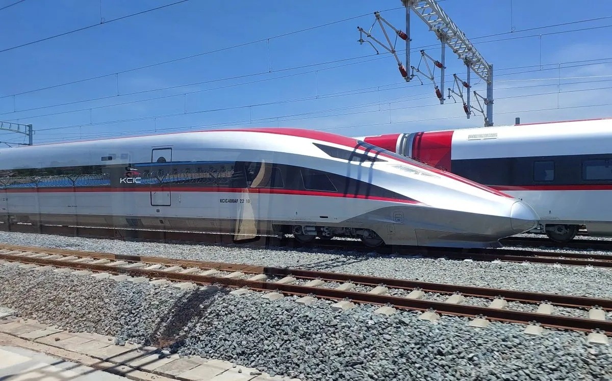 kemenhub terbitkan izin operasi kereta cepat jakarta bandung 64243
