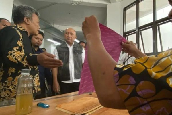 kemenkopukm beri pelatihan perajin kulit garut guna tingkatkan daya saing 74201
