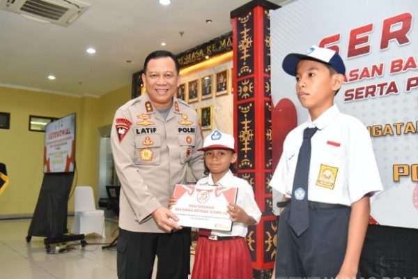 kemenparekraf jalin koordinasi untuk turunkan harga tiket pesawat domestik 75823