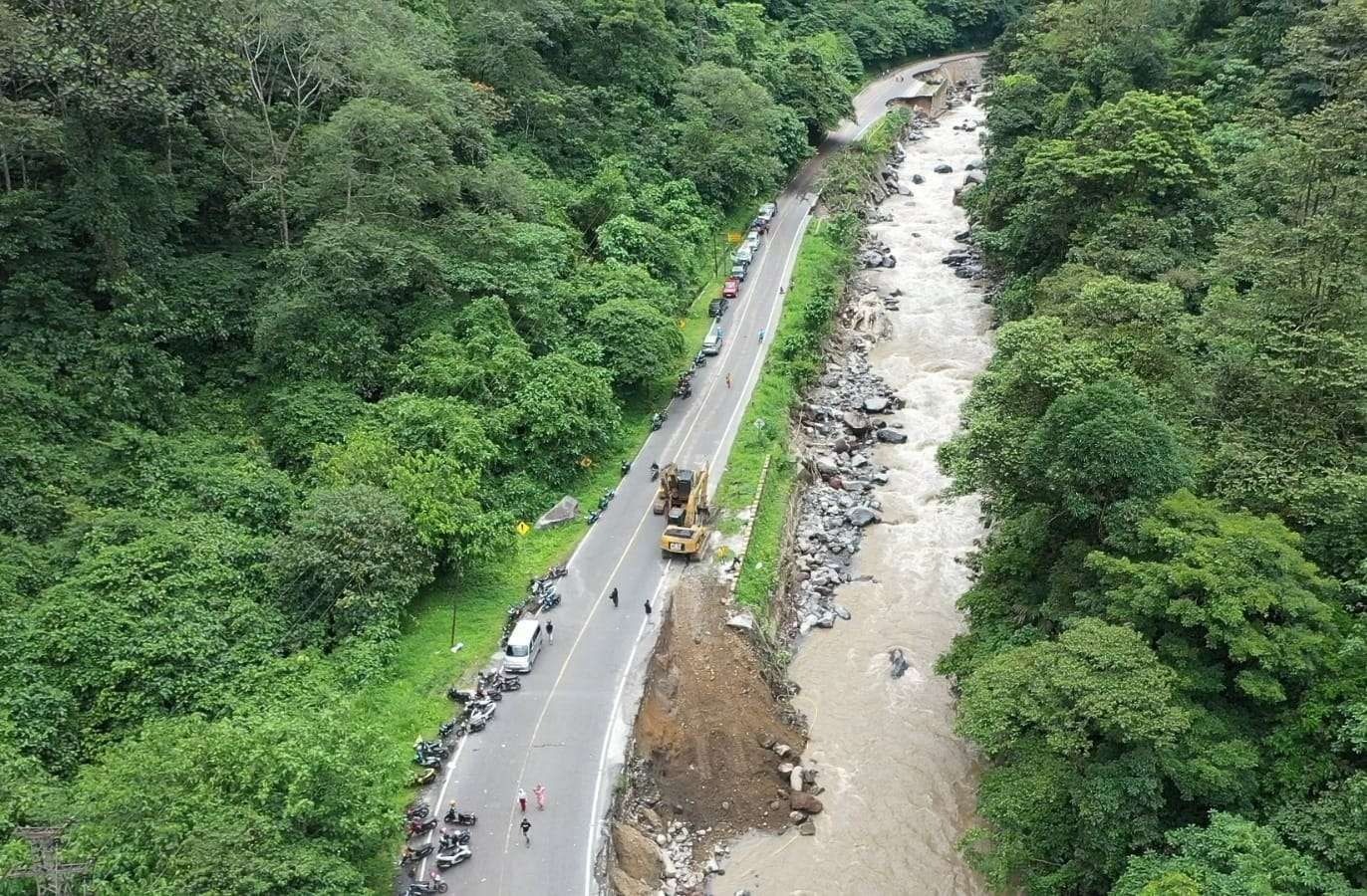 kementerian pupr kerahkan alat berat bantu penanganan bencana banjir di sumbar 73939
