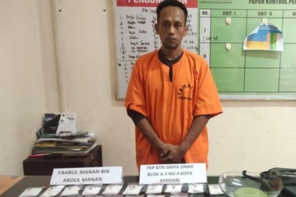 kendari polri tangkap seorang pria pengedar narkoba 11 kg sabu disita 17732