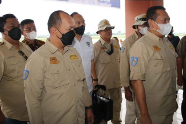kepengurusan imi jambi akan dilantik kapolda dan rombongan sambut kedatangan ketua mpr ri di bandara 23220