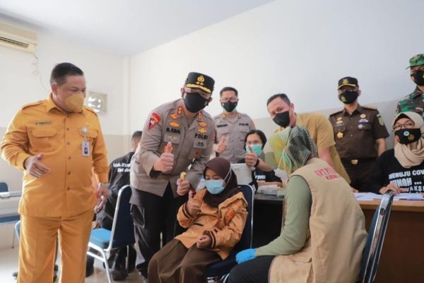 kerja kolaboratif dan percepatan tiada henti polda riau gelar vaksinasi akbar di 350 titik 34506