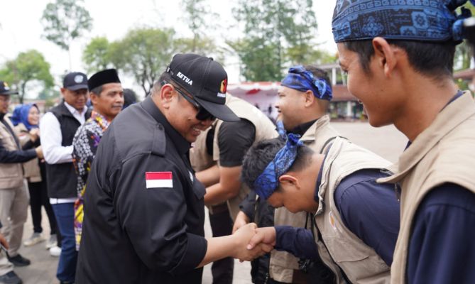 ketua bawaslu tekankan pengawas pemilu tak segan tindak apk bermasalah 66613