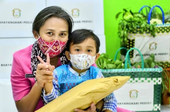 ketua umum bhayangkari gelar baksos di yayasan yang dikelola personel polda diy 25052