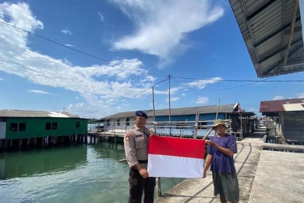 kibaran bendera merah putih di pulau terluar batam 62082