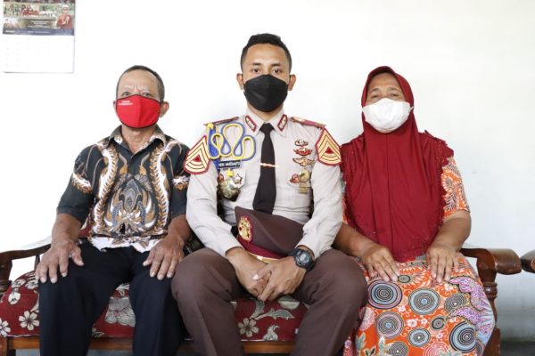 kisah anak penjual tahu keliling asal jombang jawa timur lulus seleksi akpol 22743