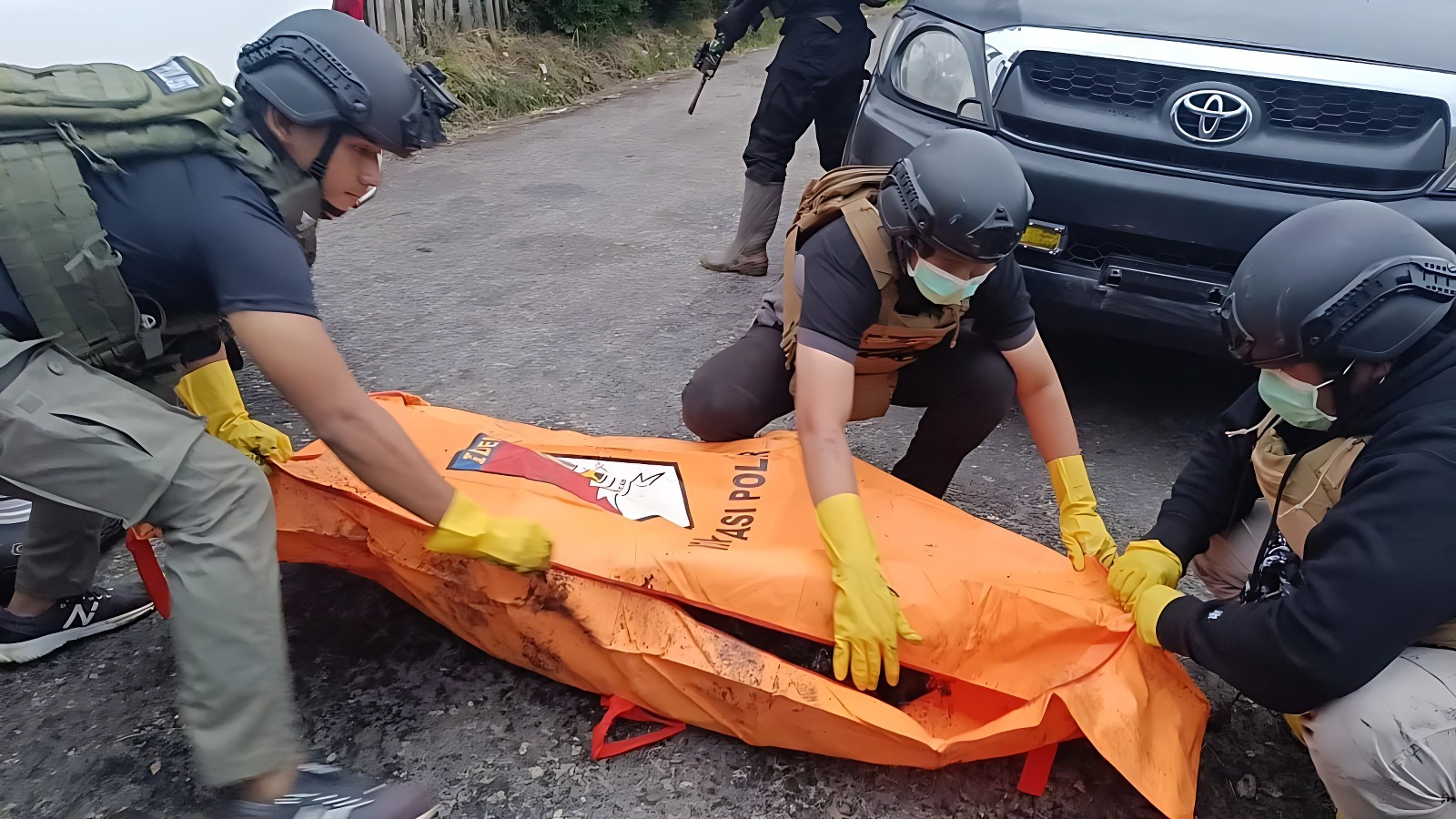 kkb kembali berulah bakar 1 mobil dan tembak mati sopir di paniai 75142