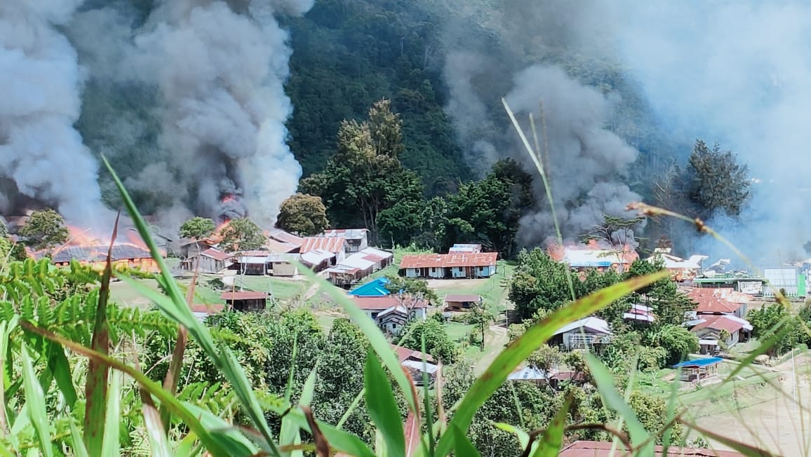 kkb kembali berulah di distrik okhika peg bintang satgas nemangkawi terus lakukan pengejaran ulah kkb di kab pegunungan bintang tidak mengganggu pelaksaan pon xx di papua 37160
