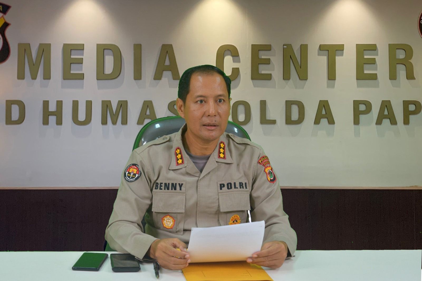 kkb numbuk talenggen tembaki pos keamanan di kabupaten puncak 62352