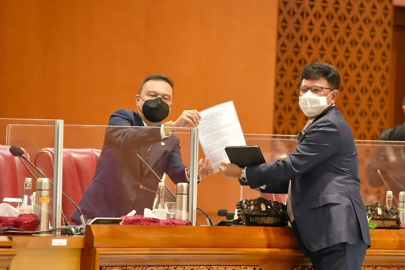 kominfo menteri johnny rapat paripurna I uuAAEC