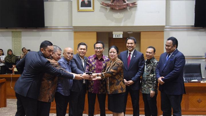 komisi iii dpr yakin polri dapat bongkar penyebab kebakaran depo plumpang 55336