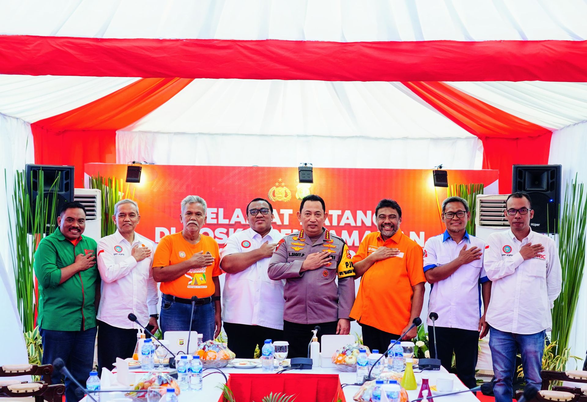 komitmen kapolri di aksi may day bentuk timsus untuk lindungi dan kawal hak buruh 73335