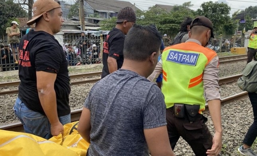 korban kecelakaan tewas tertabrak krl di palang pintu dekat stasiun citayam 78528