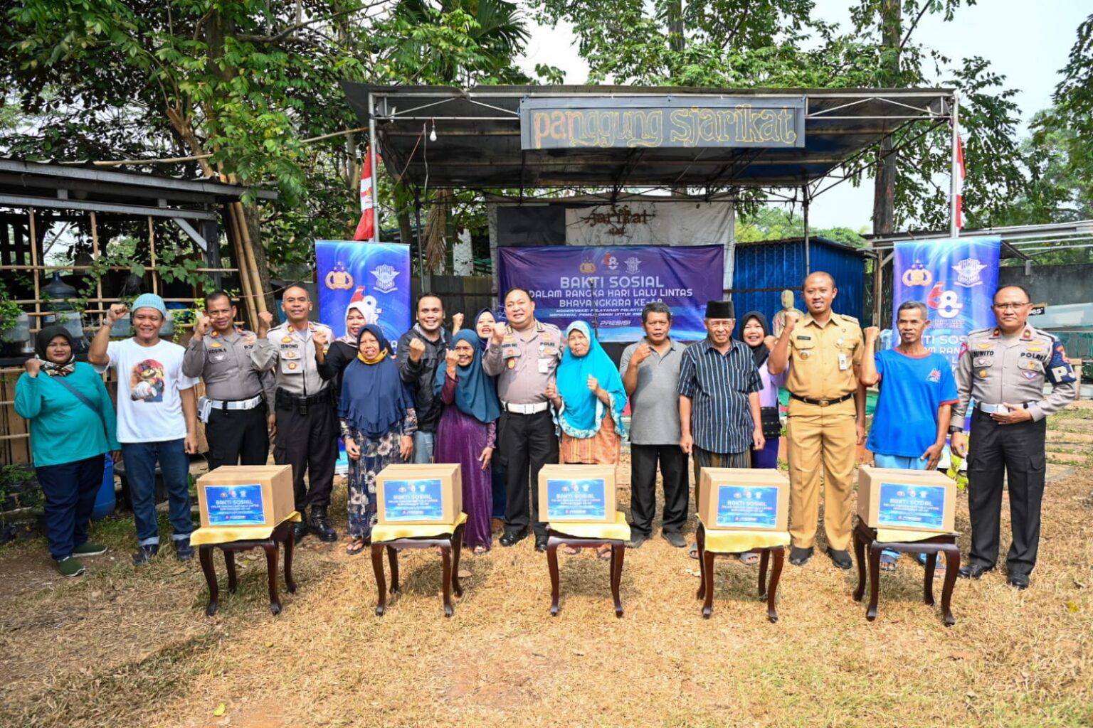 korlantas polri bagikan paket sembako sambut hut lalu lintas bhayangkara ke 68 63811