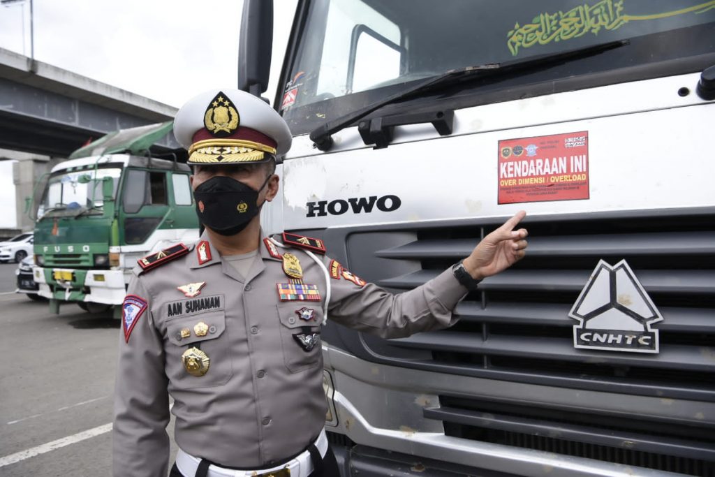 korlantas polri gelar operasi penanganan truk odol 23310